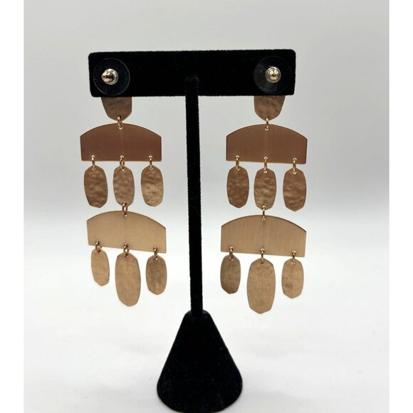 Kendra Scott Emmet Textured Gold Chandelier Drop Earrings - Picture 5 of 8